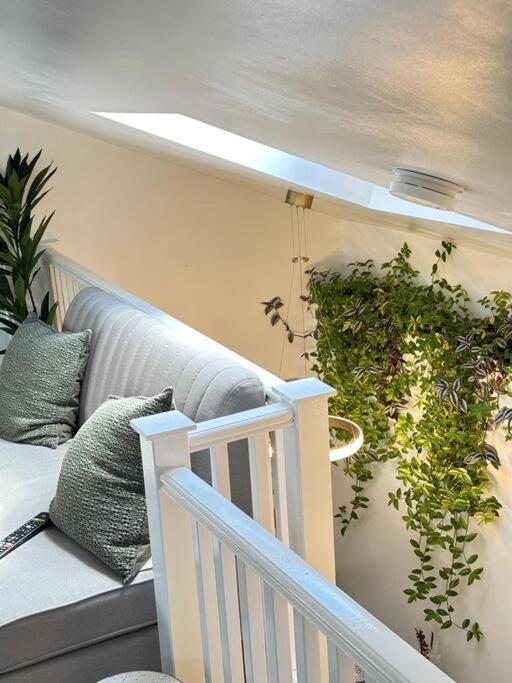 Cosy Stylish Studio Apartment 特罗布里奇 外观 照片