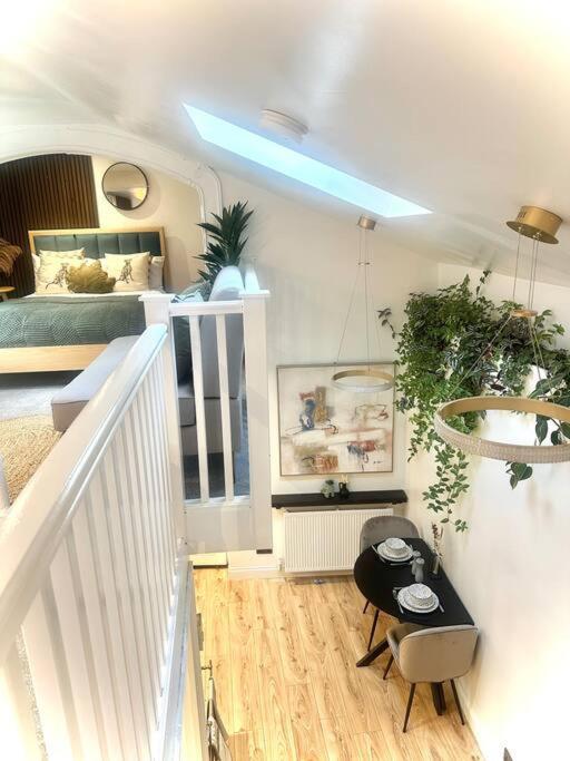 Cosy Stylish Studio Apartment 特罗布里奇 外观 照片