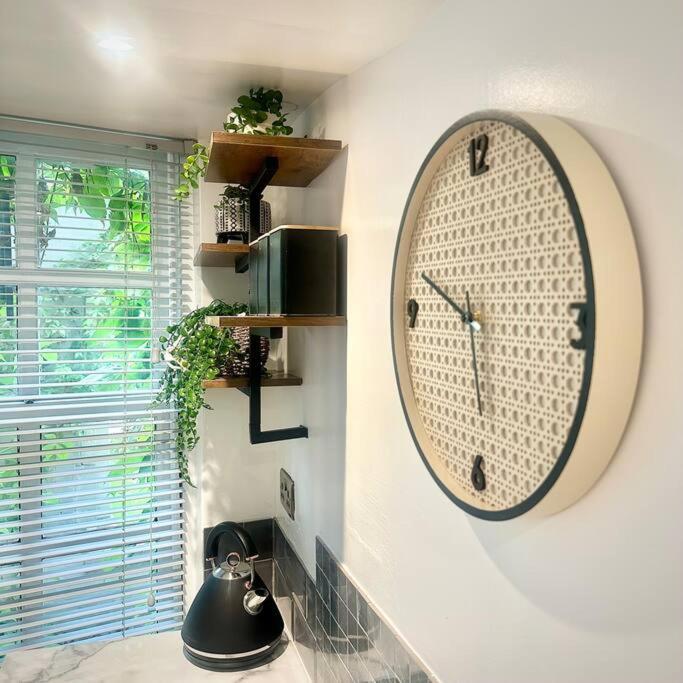 Cosy Stylish Studio Apartment 特罗布里奇 外观 照片