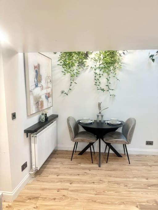 Cosy Stylish Studio Apartment 特罗布里奇 外观 照片