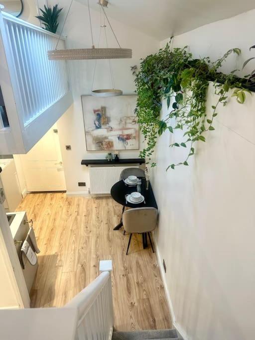 Cosy Stylish Studio Apartment 特罗布里奇 外观 照片