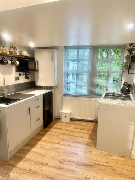 Cosy Stylish Studio Apartment 特罗布里奇 外观 照片