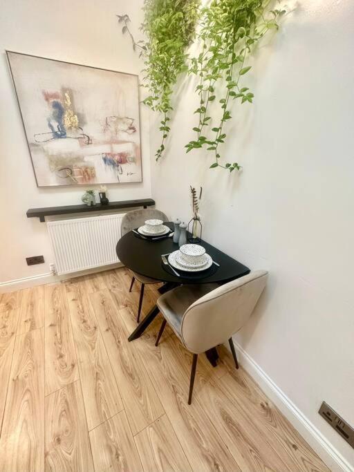 Cosy Stylish Studio Apartment 特罗布里奇 外观 照片