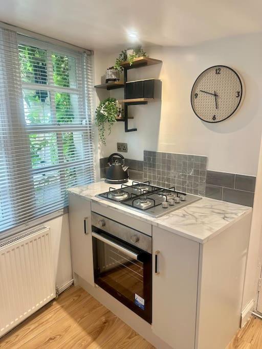 Cosy Stylish Studio Apartment 特罗布里奇 外观 照片
