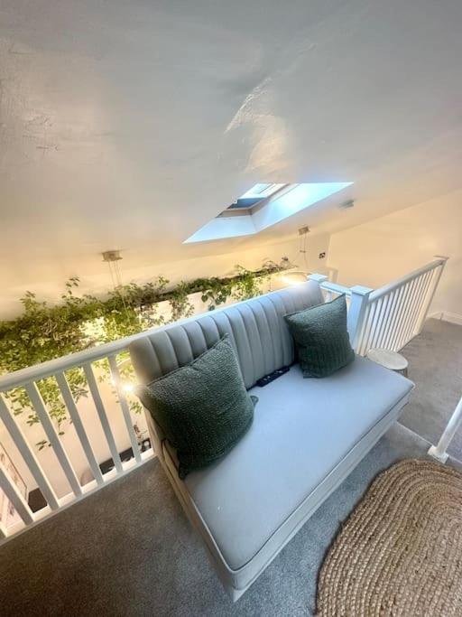Cosy Stylish Studio Apartment 特罗布里奇 外观 照片